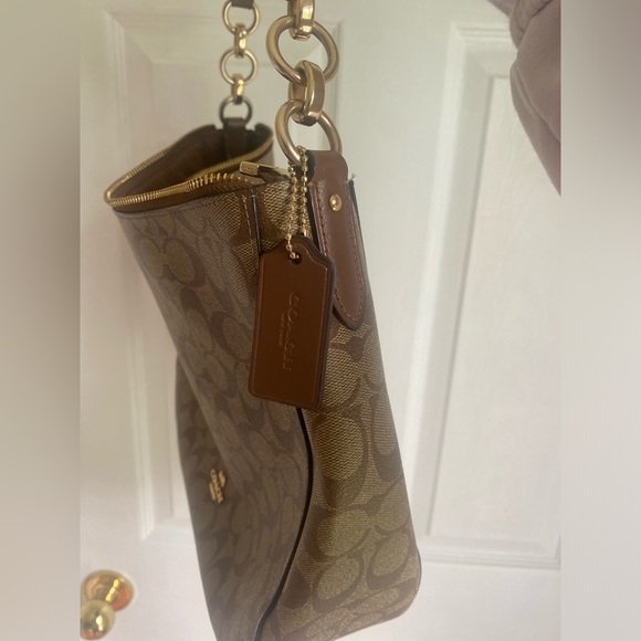 COPY - AUTHENITC COACH PURSE. - Picture 4 of 10